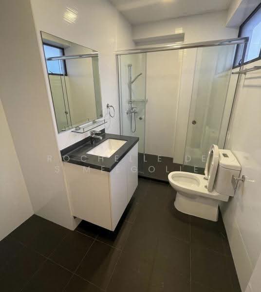 The Cairnhill, 4 Cairnhill Rise, Orchard / River Valley, 4 Bedrooms, 2,809 sqft, Condominium For Rent, by Rochelle De S Meegolle, 500246504 - Bathroom - PropertyGuru.com.sg