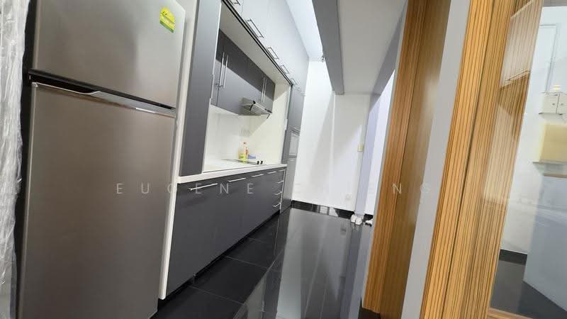 The Central, 6 Eu Tong Sen Street, Boat Quay / Raffles Place / Marina, 800 sqft, Office For Rent, by Eugene Chieng, 500246530 - Kitchen - CommercialGuru.com.sg