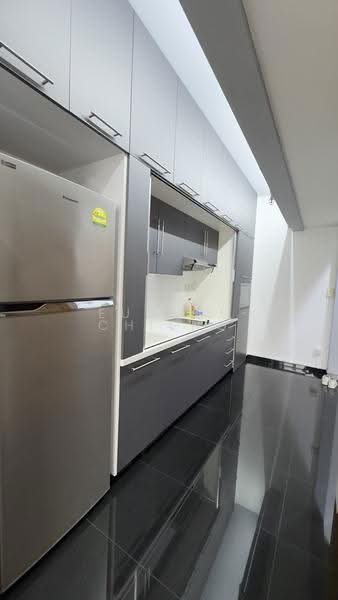 The Central, 6 Eu Tong Sen Street, Boat Quay / Raffles Place / Marina, 800 sqft, Office For Rent, by Eugene Chieng, 500246530 - Kitchen - CommercialGuru.com.sg