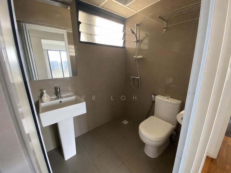 308B Punggol Walk, 308B Punggol Walk, Hougang / Punggol / Sengkang, 3 Bedrooms, 1,206 sqft, HDB Flat For Rent, by Peter Loh 彼得, 500246551 - Master Bathroom - PropertyGuru.com.sg