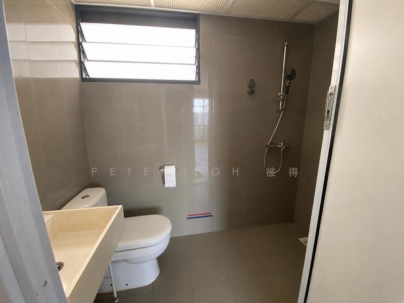 308B Punggol Walk, 308B Punggol Walk, Hougang / Punggol / Sengkang, 3 Bedrooms, 1,206 sqft, HDB Flat For Rent, by Peter Loh 彼得, 500246551 - Common Bathroom - PropertyGuru.com.sg