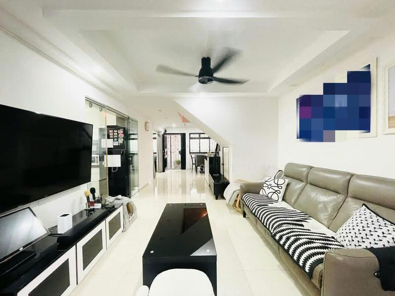 636 Woodlands Ring Road, 636 Woodlands Ring Road, 4 Bedrooms, 1,528 sqft, HDB Flat For Sale, by Dennis Lim, 500246558 - Living Room - PropertyGuru.com.sg