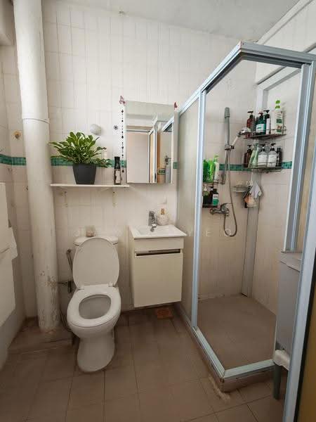 218 Choa Chu Kang Central, 218 Choa Chu Kang Central, Dairy Farm / Bukit Panjang / Choa Chu Kang, 3 Bedrooms, 1,270 sqft, HDB Flat For Sale, by James Yeo, 500246561 - Bathroom - PropertyGuru.com.sg