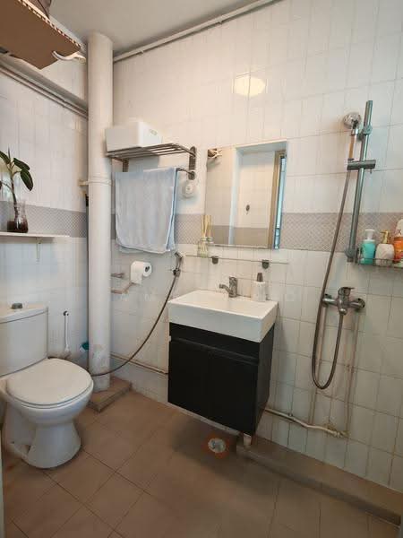 218 Choa Chu Kang Central, 218 Choa Chu Kang Central, Dairy Farm / Bukit Panjang / Choa Chu Kang, 3 Bedrooms, 1,270 sqft, HDB Flat For Sale, by James Yeo, 500246561 - Bathroom - PropertyGuru.com.sg