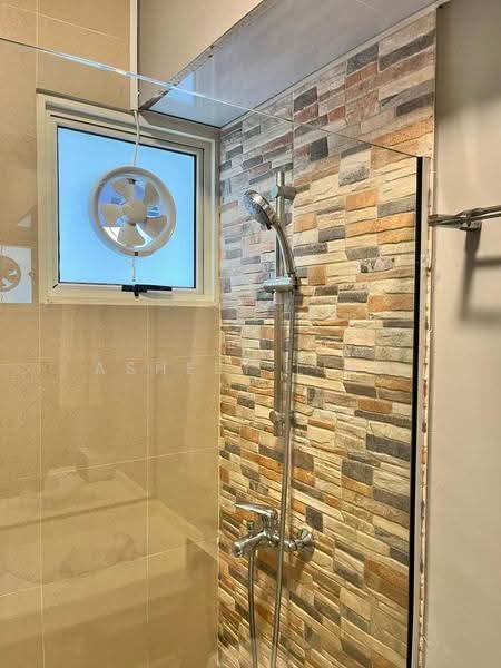 393 Bukit Batok West Avenue 5, 393 Bukit Batok West Avenue 5, 3 Bedrooms, 980 sqft, HDB Flat For Rent, by Ashely Lian, 500246591 - Bathroom - PropertyGuru.com.sg
