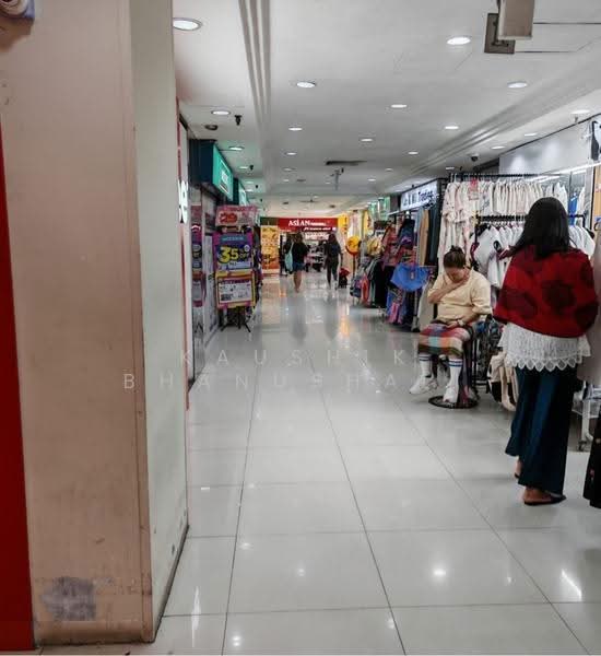 Lucky Plaza, 304 304, Orchard / River Valley, 388 sqft, Mall Shop For Sale, by Kaushik Bhanushali, 500246595 - CommercialGuru.com.sg