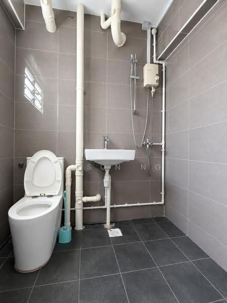 437 Yishun Avenue 6, 437 Yishun Avenue 6, Sembawang / Yishun, 3 Bedrooms, 904 sqft, HDB Flat For Sale, by Jason Ng, 500246641 - Bathroom - PropertyGuru.com.sg