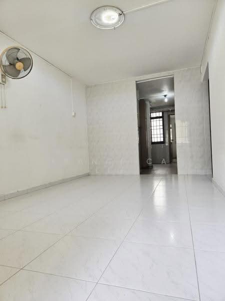 57 Lorong 5 Toa Payoh, 57 Lorong 5 Toa Payoh, Balestier / Toa Payoh, 2 Bedrooms, 657 sqft, HDB Flat For Sale, by Francesca Lee, 500246661 - Living area - PropertyGuru.com.sg
