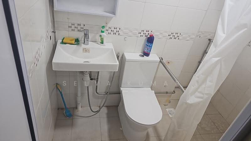 Keng Lee View, 108 Keng Lee Road, Farrer Park / Serangoon Rd, Room Rental, 250 sqft, Apartment For Rent, by Selva Kumar, 500246667 - Bathroom - PropertyGuru.com.sg
