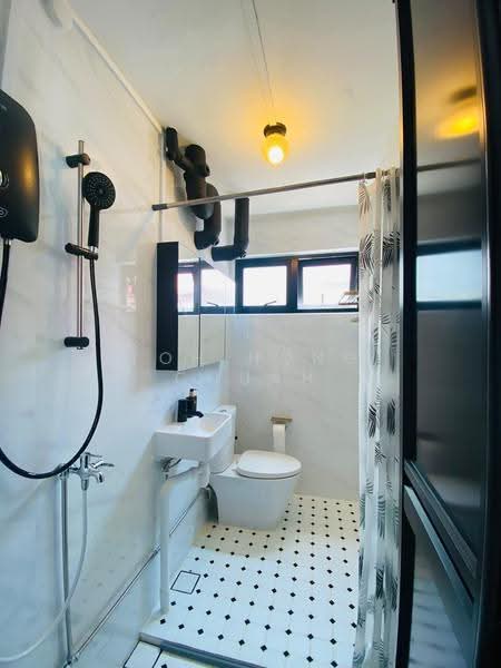 305 Ubi Avenue 1, 305 Ubi Avenue 1, Eunos / Geylang / Paya Lebar, 2 Bedrooms, 670 sqft, HDB Flat For Rent, by Toh Hong Chuah, 500246673 - Bathroom - PropertyGuru.com.sg