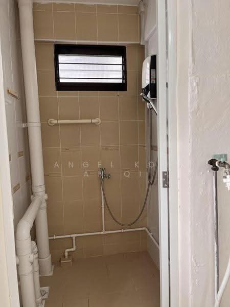 212 Lorong 8 Toa Payoh, 212 Lorong 8 Toa Payoh, 2 Bedrooms, 700 sqft, HDB Flat For Rent, by Angel Koh An Qi, 500246678 - Bathroom - PropertyGuru.com.sg