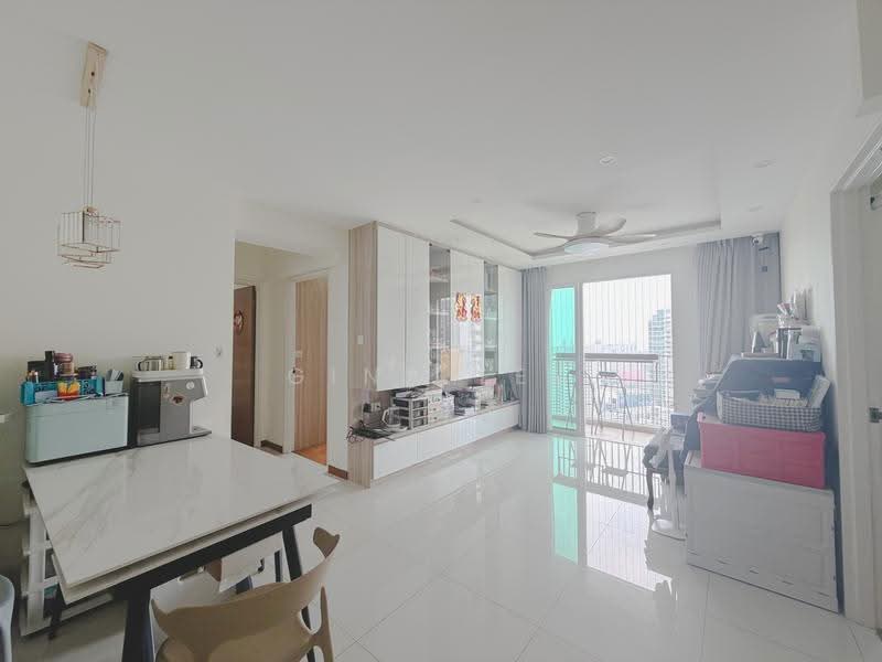 42A Margaret Drive, 42A Margaret Drive, Alexandra / Commonwealth, 3 Bedrooms, 979 sqft, HDB Flat For Sale, by Gina Lee, 500246686 - Living Room - PropertyGuru.com.sg
