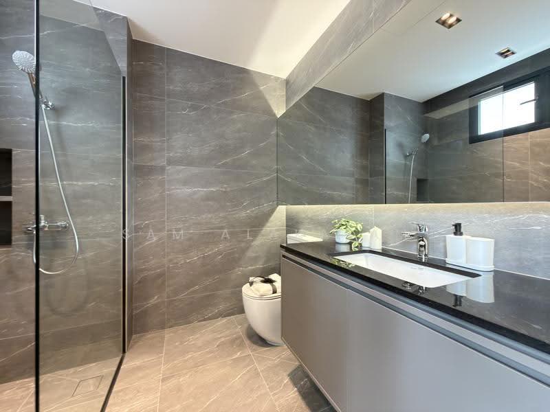 Sembawang Straits Estate, 23 Jalan Sankam, 5 Bedrooms, 1,771 sqft, Semi-Detached House For Sale, by Sam Alakasam, 500246704 - Bathroom - PropertyGuru.com.sg