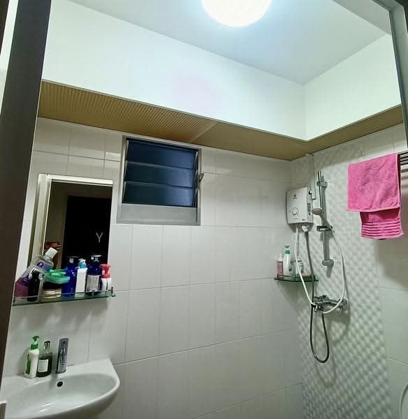 292B Bukit Batok East Avenue 6, 292B Bukit Batok East Avenue 6, Dairy Farm / Bukit Panjang / Choa Chu Kang, Room Rental, 100 sqft, HDB Flat For Rent, by Yammie Ho, 500246707 - Bathroom - PropertyGuru.com.sg