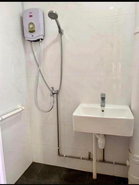 870 Tampines Street 83, 870 Tampines Street 83, Pasir Ris / Tampines, 3 Bedrooms, 1,119 sqft, HDB Flat For Sale, by Rayson Cheong, 500246724 - Bathroom - PropertyGuru.com.sg
