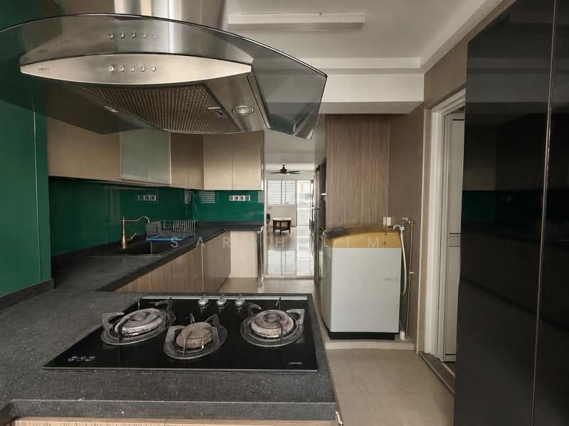 2 Tanjong Pagar Plaza, 2 Tanjong Pagar Plaza, 2 Bedrooms, 635 sqft, HDB Flat For Sale, by Sarah Lim, 500246726 - Kitchen and Living Area - PropertyGuru.com.sg