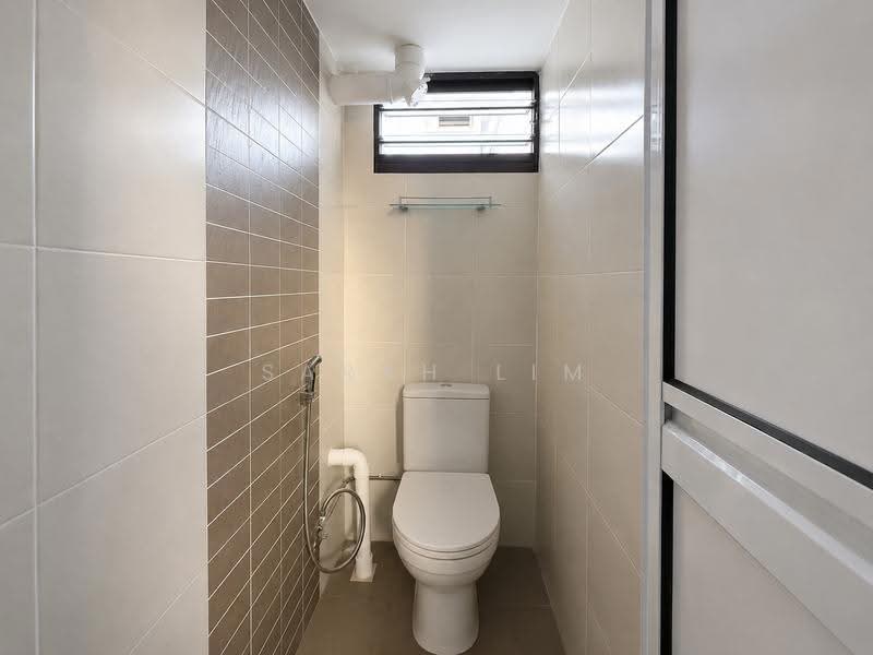 2 Tanjong Pagar Plaza, 2 Tanjong Pagar Plaza, 2 Bedrooms, 635 sqft, HDB Flat For Sale, by Sarah Lim, 500246726 - Toilet - PropertyGuru.com.sg