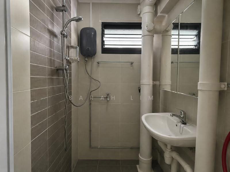 2 Tanjong Pagar Plaza, 2 Tanjong Pagar Plaza, 2 Bedrooms, 635 sqft, HDB Flat For Sale, by Sarah Lim, 500246726 - Shower - PropertyGuru.com.sg