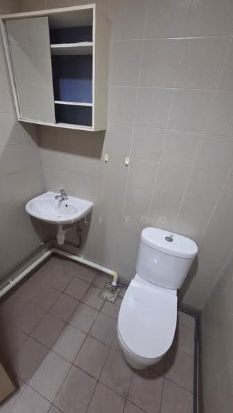Wintech Centre, 6 Ubi Road 1, Eunos / Geylang / Paya Lebar, 1,453 sqft, Light Industrial (B1) For Rent, by Lili Foo, 500246733 - Bathroom - CommercialGuru.com.sg