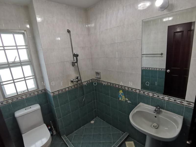 Westville, 11 Westwood Walk, Boon Lay / Jurong / Tuas, 5 Bedrooms, 2,800 sqft, Semi-Detached House For Rent, by Angel Koh An Qi, 500246739 - Bathroom - PropertyGuru.com.sg