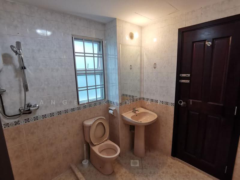 Westville, 11 Westwood Walk, Boon Lay / Jurong / Tuas, 5 Bedrooms, 2,800 sqft, Semi-Detached House For Rent, by Angel Koh An Qi, 500246739 - Bathroom - PropertyGuru.com.sg