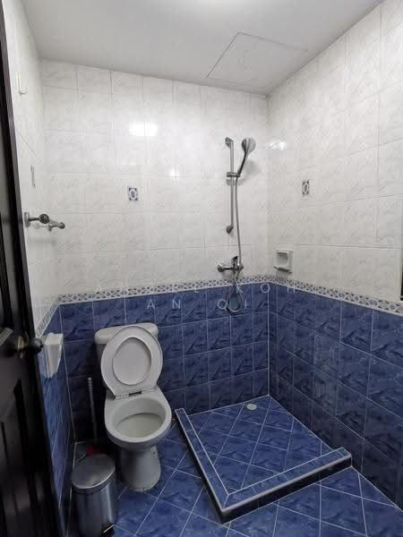 Westville, 11 Westwood Walk, Boon Lay / Jurong / Tuas, 5 Bedrooms, 2,800 sqft, Semi-Detached House For Rent, by Angel Koh An Qi, 500246739 - Bathroom - PropertyGuru.com.sg