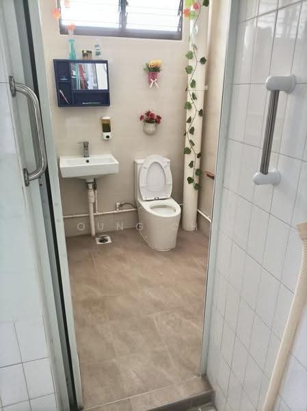 931 Jurong West Street 92, 931 Jurong West Street 92, Boon Lay / Jurong / Tuas, Room Rental, 108 sqft, HDB Flat For Rent, by Young Chng, 500246806 - Bathroom - PropertyGuru.com.sg