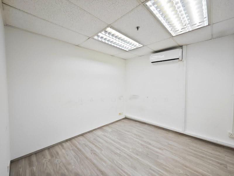 Toh Guan Centre, 21 21, Boon Lay / Jurong / Tuas, 1,668 sqft, Factory / Workshop (B2) For Sale, by Ssharon Loh, 500246819 - CommercialGuru.com.sg