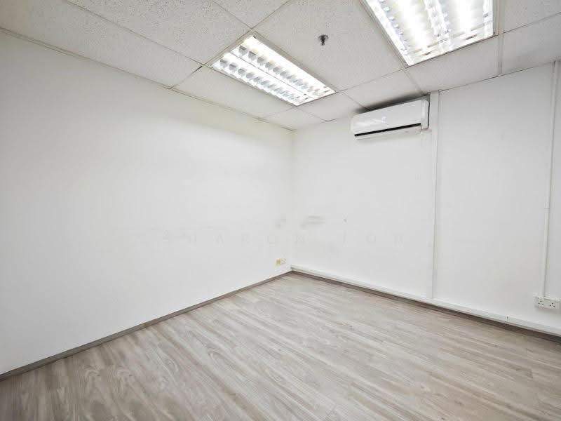 Toh Guan Centre, 21 21, Boon Lay / Jurong / Tuas, 1,668 sqft, Factory / Workshop (B2) For Sale, by Ssharon Loh, 500246819 - CommercialGuru.com.sg