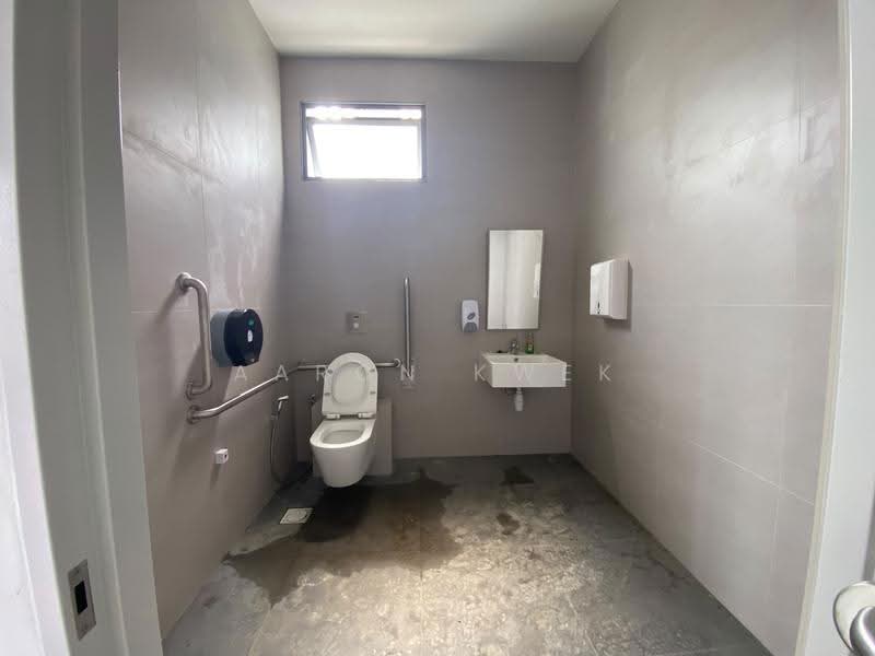 Space 18, 18 Lorong Ampas, Balestier / Toa Payoh, 2,396 sqft, Light Industrial (B1) For Rent, by Aaron Kwek, 500246837 - Bathroom - CommercialGuru.com.sg