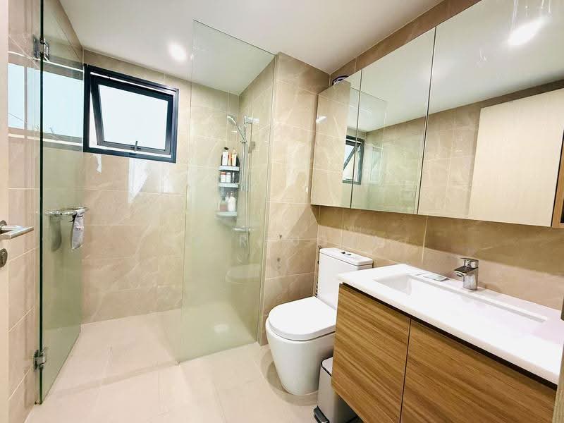 Treasure at Tampines, 45 Tampines Lane, 3 Bedrooms, 1,033 sqft, Condominium For Sale, by SQ Raudha, 500246844 - Master Toilet - PropertyGuru.com.sg