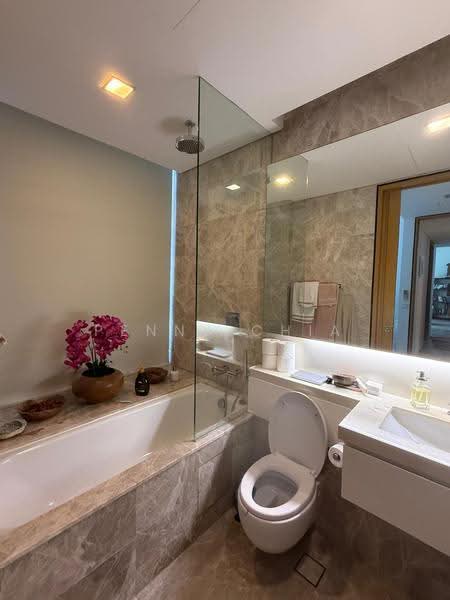 The Laurels @ Cairnhill Road, 40 Cairnhill Road, Orchard / River Valley, 3 Bedrooms, 1,302 sqft, Condominium For Rent, by Penny Chia, 500246861 - Master Bathroom - PropertyGuru.com.sg