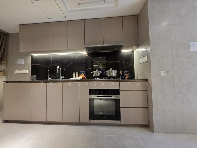 Grand Dunman, 2 Dunman Road, 5 Bedrooms, 2,131 sqft, Condominium For Sale, by Fransiska Tan, 500246893 - Kitchen - PropertyGuru.com.sg