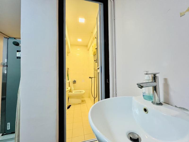87 Commonwealth Close, 87 Commonwealth Close, Alexandra / Commonwealth, 2 Bedrooms, 624 sqft, HDB Flat For Sale, by Isaac Lee, 500246902 - Bathroom - PropertyGuru.com.sg
