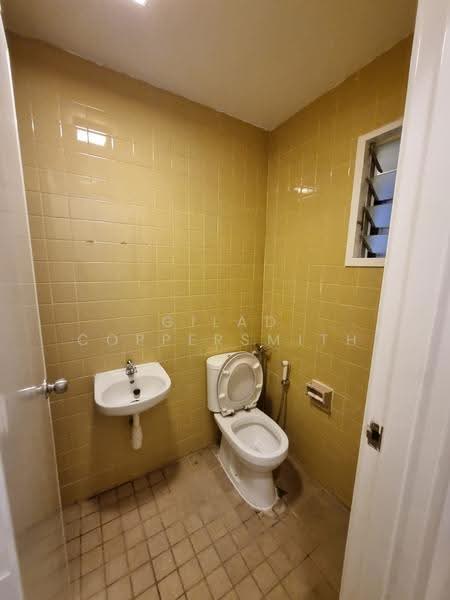 The Cairnhill, 4 Cairnhill Rise, Orchard / River Valley, 4 Bedrooms, 2,788 sqft, Condominium For Rent, by Gilad Coppersmith, 500246910 - Bathroom - PropertyGuru.com.sg