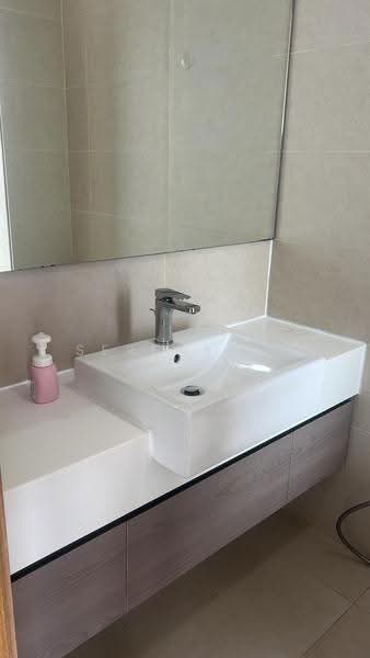 Midtown Residences, 1189 Upper Serangoon Road, Hougang / Punggol / Sengkang, 3 Bedrooms, 721 sqft, Condominium For Rent, by Serene Li, 500246914 - Bathroom - PropertyGuru.com.sg