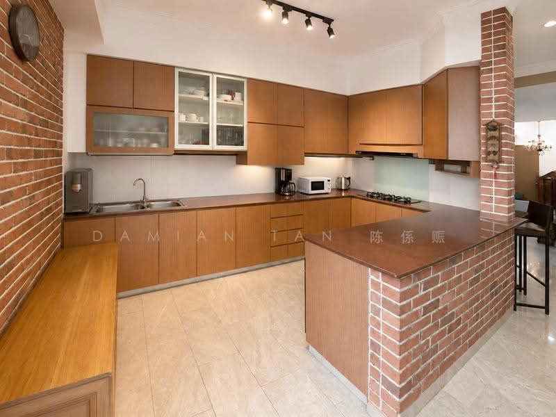 ✸LOWEST PSF RENOVATED INTER TERRACE IN D10✸HENRY PARK VICINITY✸NEAR BUS STOPS, JELITA MALL & MKT✸, Holland Grove Road Mount Sinai Jalan Kebaya Moonbeam Jelita Tenang Istimewa Maryland Ming Teck Greenleaf Sixth Haji Alias Namly Coronation Lim Tai See Allamanda Ampang Siantan Hua Guan Siantuan Lantana Lemon Lasia Lotus Lily Maple Cypress Fir Redwood, Tanglin / Holland / Bukit Timah, 3 Bedrooms, 2,740 sqft, Terraced House For Sale, by Damian Tan 陈係赈, 500246917 - Kitchen - PropertyGuru.com.sg