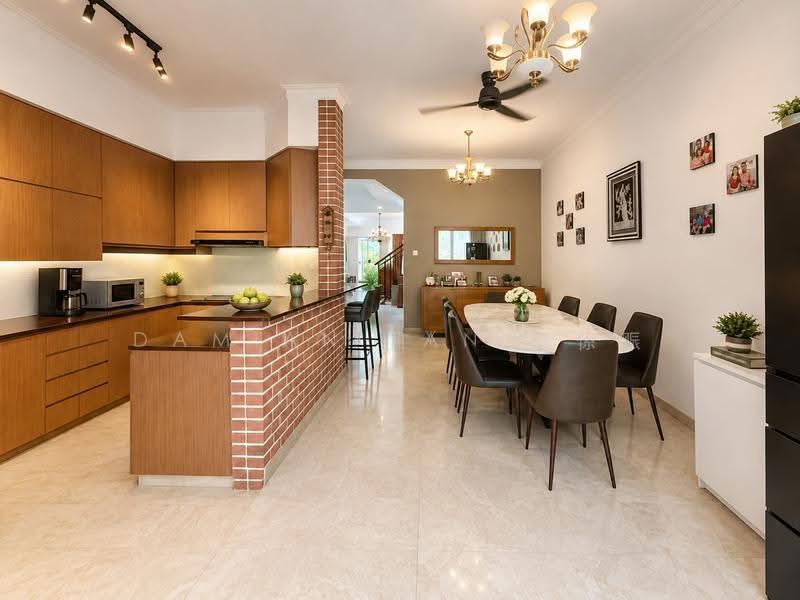 ✸LOWEST PSF RENOVATED INTER TERRACE IN D10✸HENRY PARK VICINITY✸NEAR BUS STOPS, JELITA MALL & MKT✸, Holland Grove Road Mount Sinai Jalan Kebaya Moonbeam Jelita Tenang Istimewa Maryland Ming Teck Greenleaf Sixth Haji Alias Namly Coronation Lim Tai See Allamanda Ampang Siantan Hua Guan Siantuan Lantana Lemon Lasia Lotus Lily Maple Cypress Fir Redwood, Tanglin / Holland / Bukit Timah, 3 Bedrooms, 2,740 sqft, Terraced House For Sale, by Damian Tan 陈係赈, 500246917 - Kitchen - PropertyGuru.com.sg