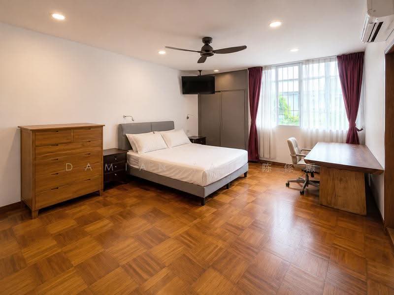 ✸LOWEST PSF RENOVATED INTER TERRACE IN D10✸HENRY PARK VICINITY✸NEAR BUS STOPS, JELITA MALL & MKT✸, Holland Grove Road Mount Sinai Jalan Kebaya Moonbeam Jelita Tenang Istimewa Maryland Ming Teck Greenleaf Sixth Haji Alias Namly Coronation Lim Tai See Allamanda Ampang Siantan Hua Guan Siantuan Lantana Lemon Lasia Lotus Lily Maple Cypress Fir Redwood, Tanglin / Holland / Bukit Timah, 3 Bedrooms, 2,740 sqft, Terraced House For Sale, by Damian Tan 陈係赈, 500246917 - Bedroom - PropertyGuru.com.sg