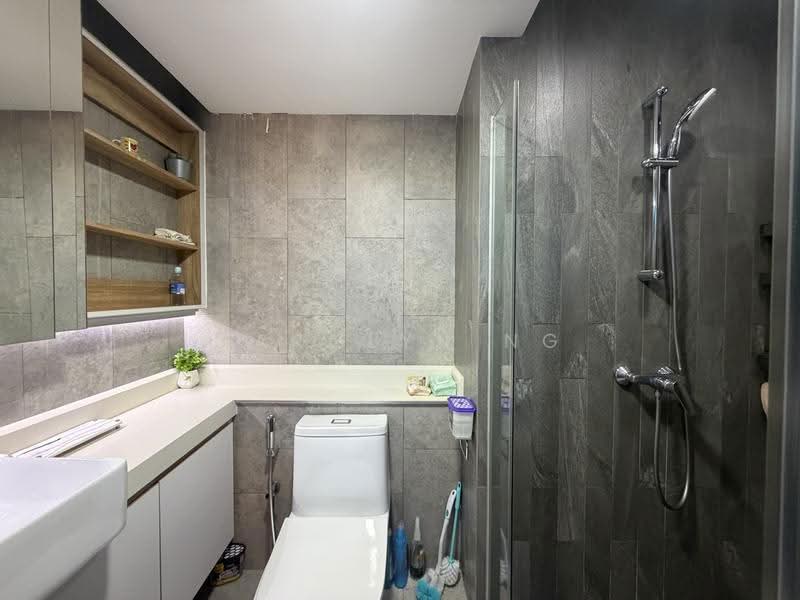 Joo Chiat Conservation Home, Joo Chiat Place, East Coast / Marine Parade, 4 Bedrooms, 3,380 sqft, Conservation House For Rent, by Carolyn Ng, 500246918 - Bathroom - PropertyGuru.com.sg