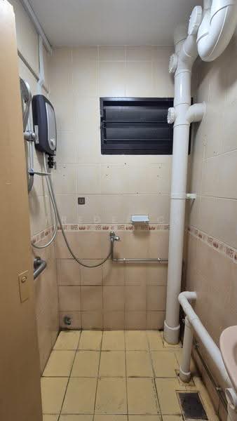 234 Lorong 8 Toa Payoh, 234 Lorong 8 Toa Payoh, Balestier / Toa Payoh, 2 Bedrooms, 600 sqft, HDB Flat For Rent, by Frederick Foo, 500246919 - Bathroom - PropertyGuru.com.sg