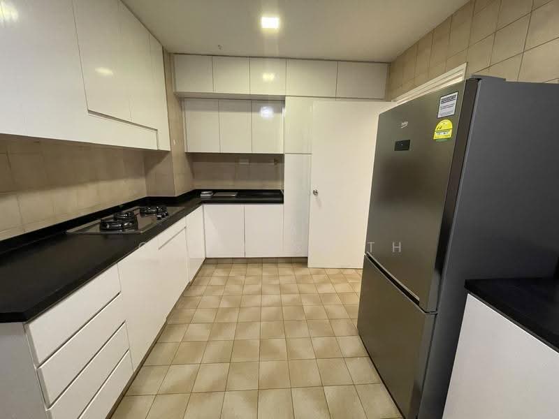 The Cairnhill, 4 Cairnhill Rise, Orchard / River Valley, 4 Bedrooms, 2,809 sqft, Condominium For Rent, by Gilad Coppersmith, 500246925 - Kitchen - PropertyGuru.com.sg