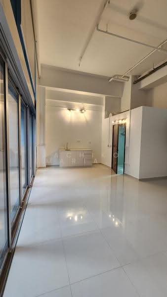 Eon Shenton, 70 Shenton Way, Chinatown / Tanjong Pagar, 506 sqft, Office For Rent, by Sachiko (Maria) Watanabe, 500246928 - New Tile, New Pantry - CommercialGuru.com.sg
