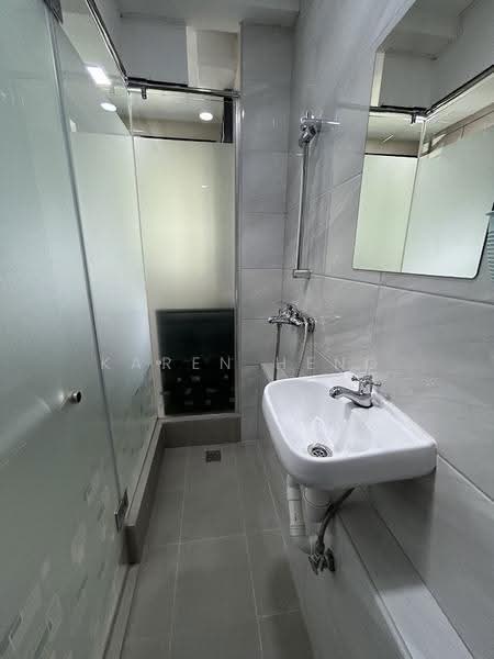 Simei Green Condominium, 1 Simei Street 4, Pasir Ris / Tampines, Room Rental, 350 sqft, Condominium For Rent, by Karen Heng, 500246943 - Bathroom - PropertyGuru.com.sg