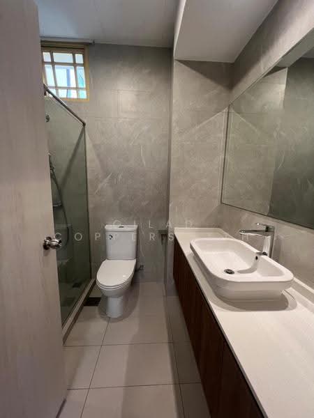 Orange Regency, 101 Fernhill Road, Tanglin / Holland / Bukit Timah, 4 Bedrooms, 1,776 sqft, Apartment For Rent, by Gilad Coppersmith, 500246949 - Bathroom - PropertyGuru.com.sg