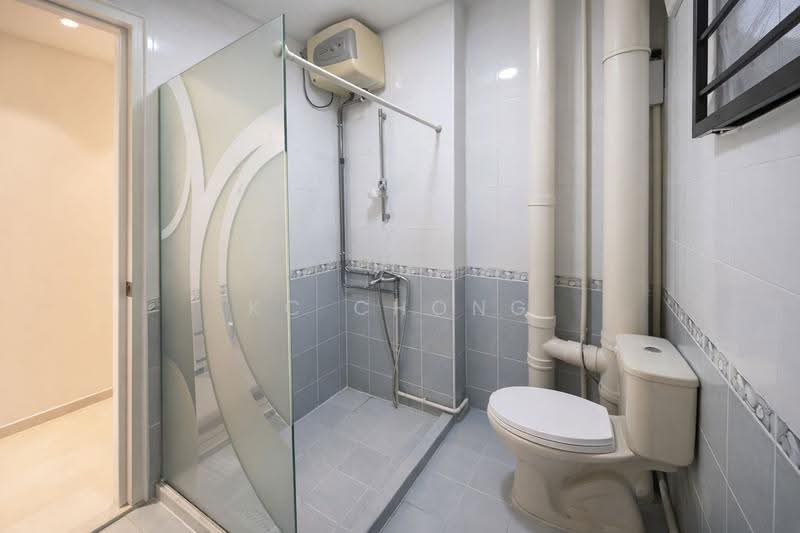 339A Sembawang Close, 339A Sembawang Close, Sembawang / Yishun, 4 Bedrooms, 1,410 sqft, HDB Flat For Sale, by KC Chong, 500246967 - Bathroom - PropertyGuru.com.sg