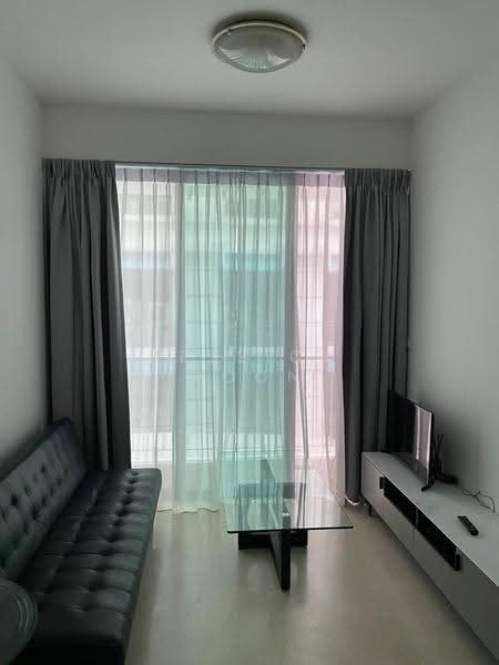 One Oxley Rise, 1 Oxley Rise, Orchard / River Valley, 2 Bedrooms, 753 sqft, Apartment For Sale, by Jessica Woon, 500246984 - Living Room - PropertyGuru.com.sg