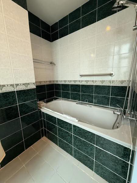 Fernhill Road, Fernhill Road, Orchard / River Valley, 6 Bedrooms, 3,000 sqft, Semi-Detached House For Rent, by Jean Koh, 500246991 - Bathroom - PropertyGuru.com.sg