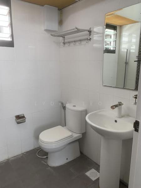 197B Boon Lay Fields, 197B Boon Lay Drive, Boon Lay / Jurong / Tuas, 2 Bedrooms, 680 sqft, HDB Flat For Sale, by Lydia Teo, 500247010 - Bathroom - PropertyGuru.com.sg