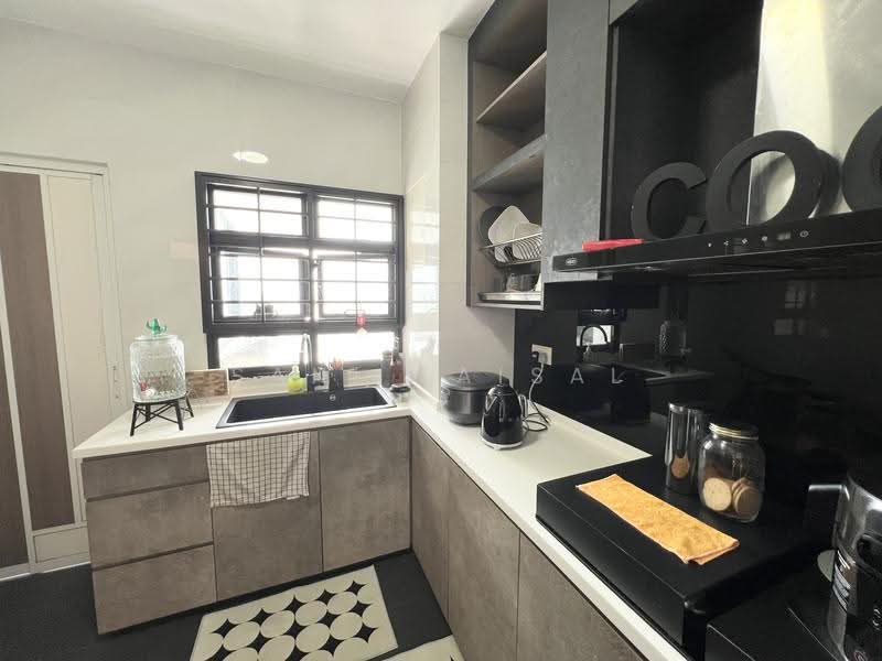 439C Sengkang West Avenue, 439C Sengkang West Avenue, Seletar / Yio Chu Kang, 2 Bedrooms, 1,011 sqft, HDB Flat For Sale, by Sani Faisal, 500247015 - Kitchen - PropertyGuru.com.sg